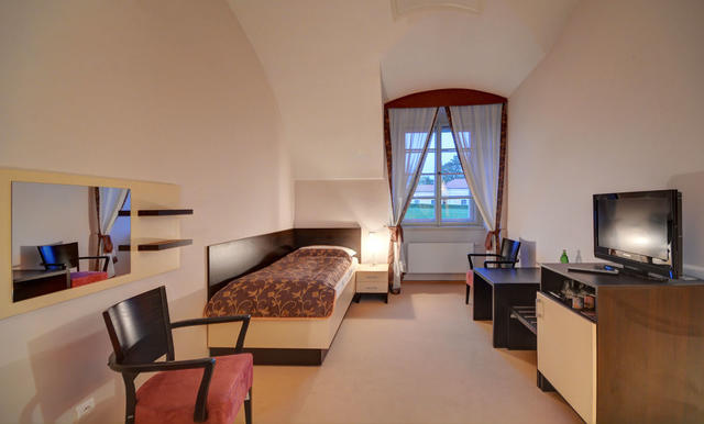 Chateau-Liblice-Annex room